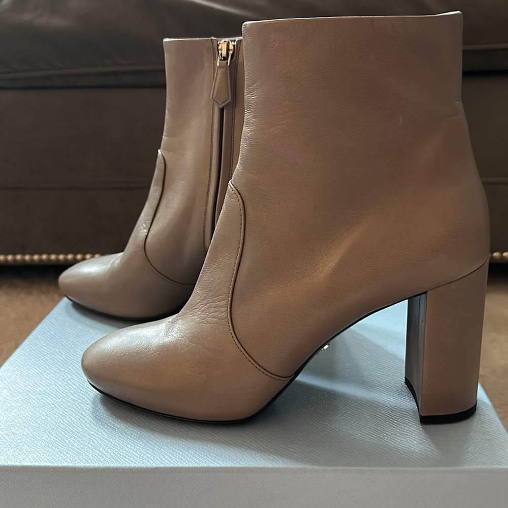 New beautiful leather Prada ankle boots! - Picture 4 of 7